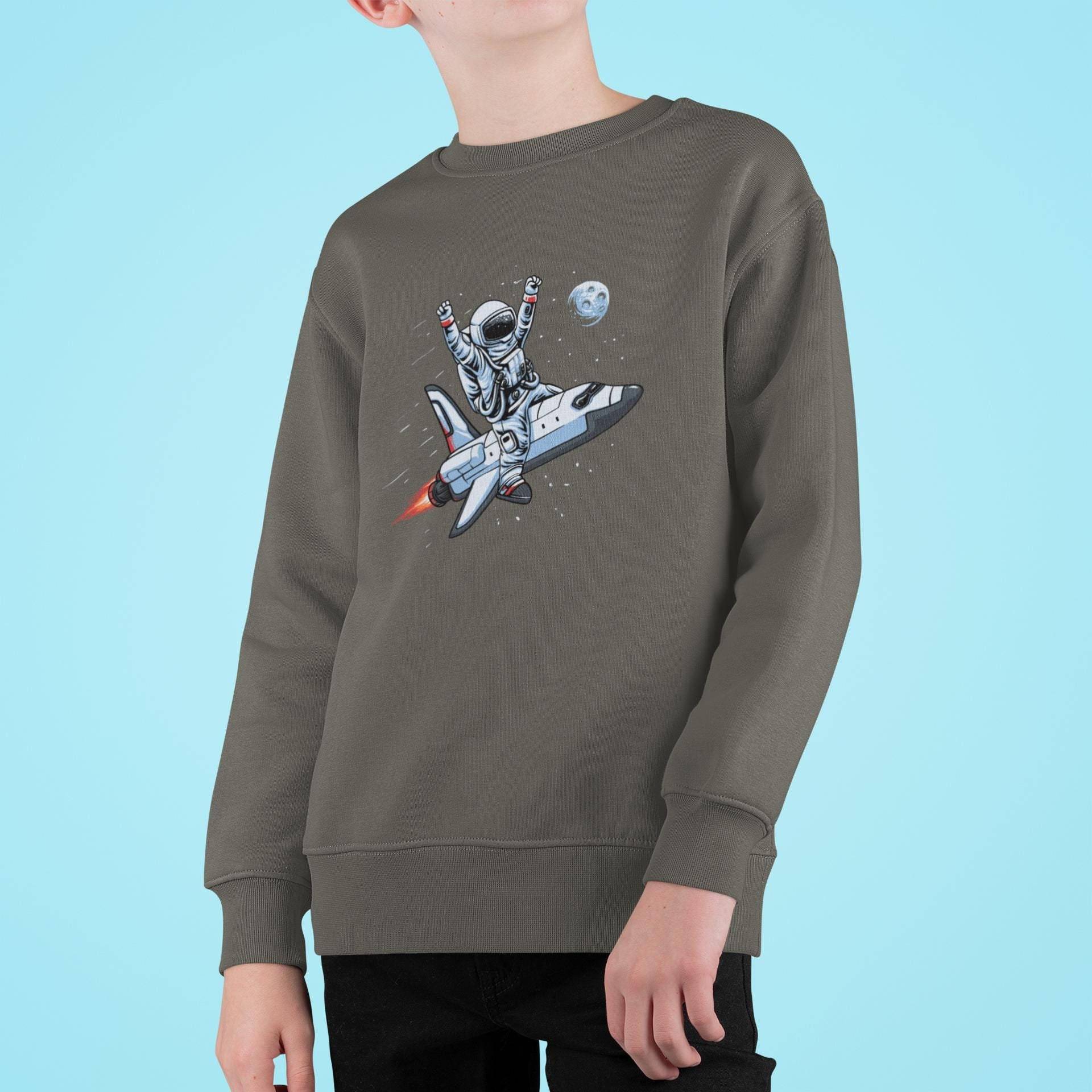 Astronaut Reitet Auf Spaceshuttle Kinder Pullover Sweatshirt Bio Baumwolle Hochwertig Langlebig - Mini Changer 2.0 St/St Sh von CoolKidsBeWild
