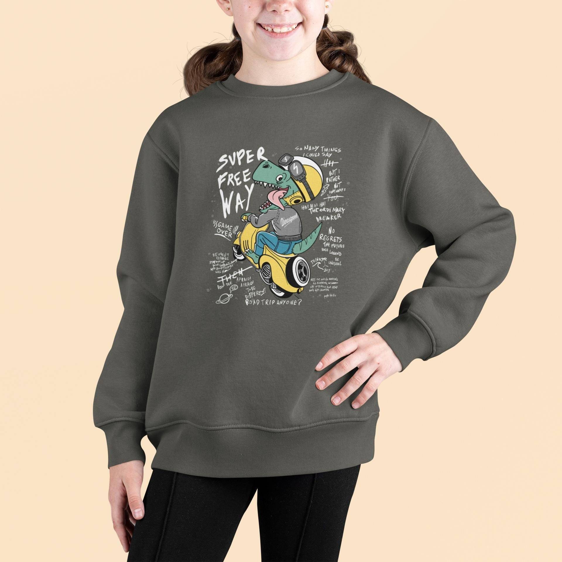 Cartoon Dinospeed Auf Motorroller Super Free Way - Kinder Pullover Sweatshirt Bio Baumwolle Hochwertig Mini Changer 2 St/St Sh von CoolKidsBeWild