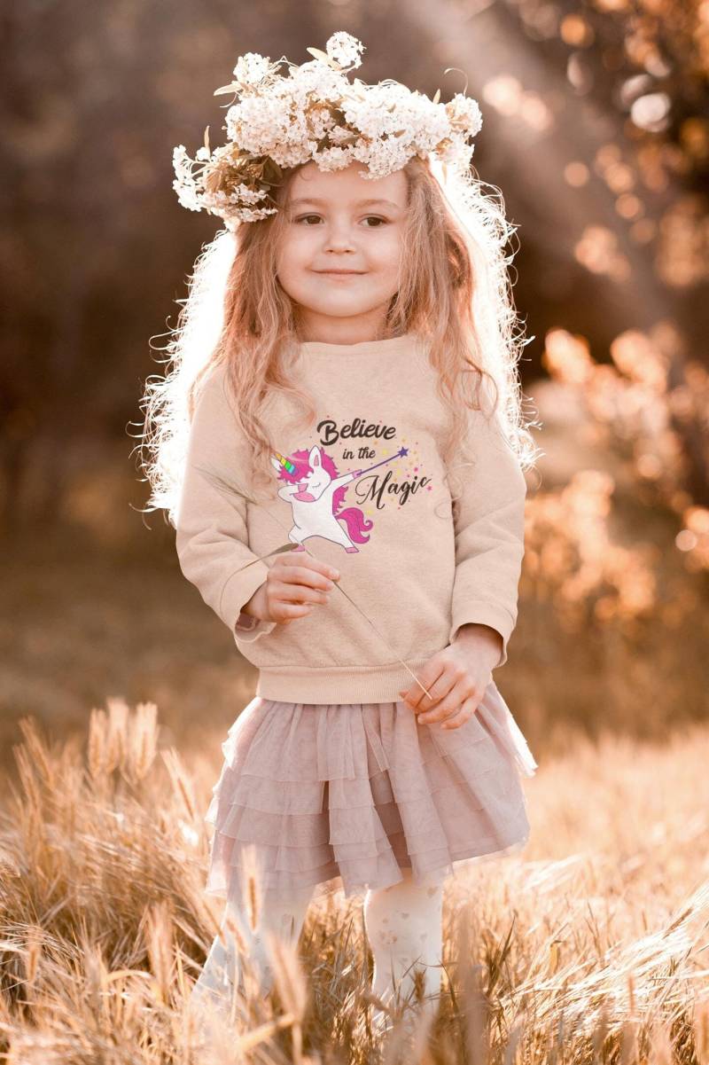 Einhorn Believe in The Magic - Kinder Pullover Sweatshirt Bio Baumwolle Hochwertig Langlebig Mini Changer 2.0 St/St Sh von CoolKidsBeWild