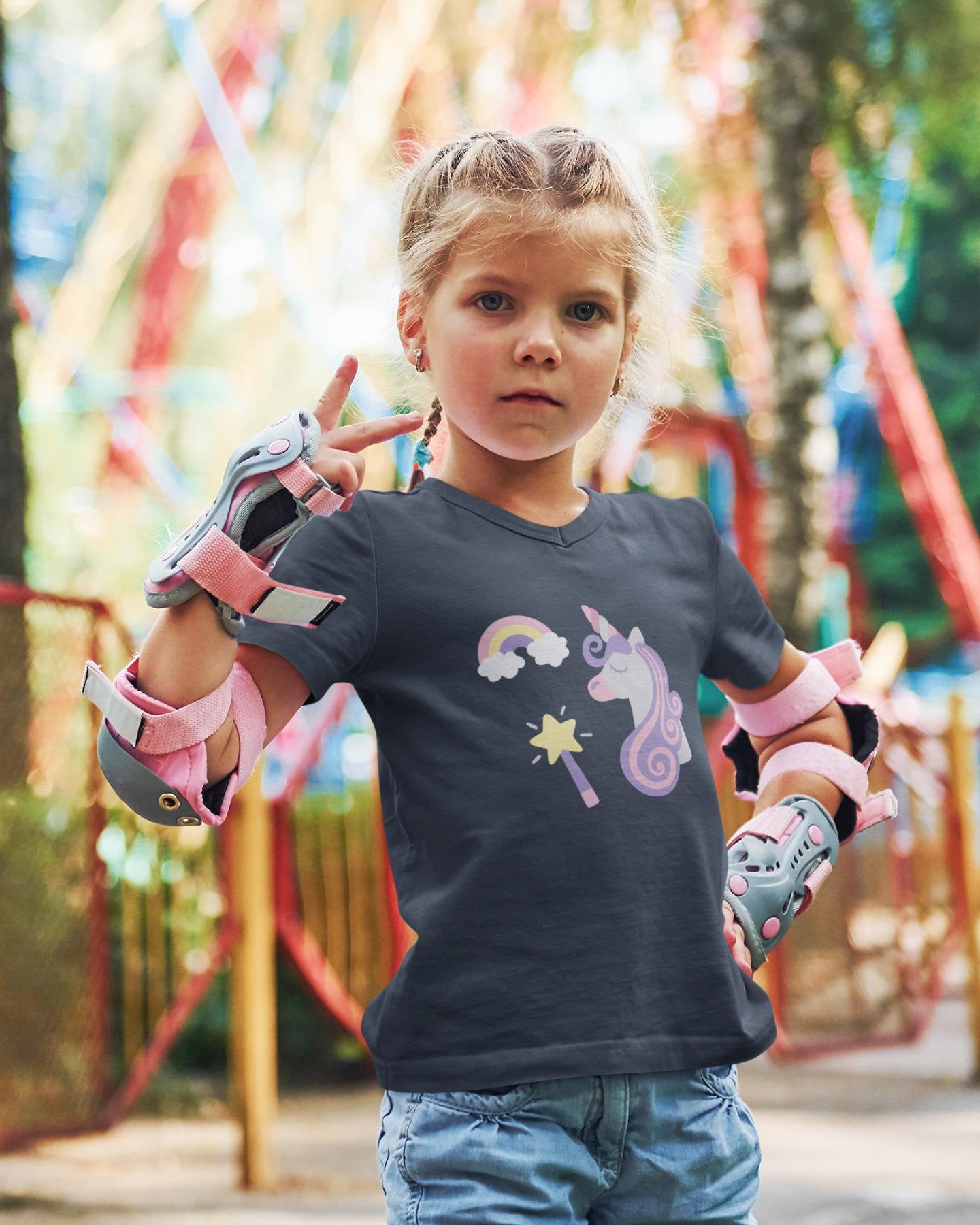 Einhorn Mit Regenbogen Und Zauberstab - Kinder T-Shirt Kurzarm-Shirt Bio Baumwolle Hochwertig Langlebig Kids von CoolKidsBeWild
