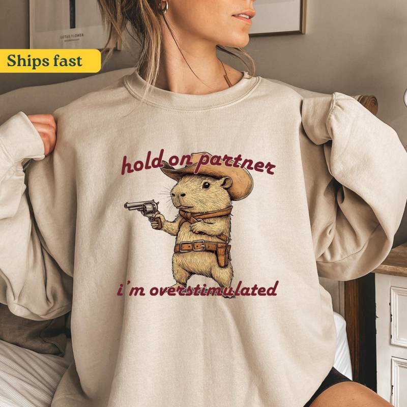 Capybara Shirt, Meme Cute Animal Trendy Funny I'm Overstimulated, Cool Shirt von CoolParentCollective