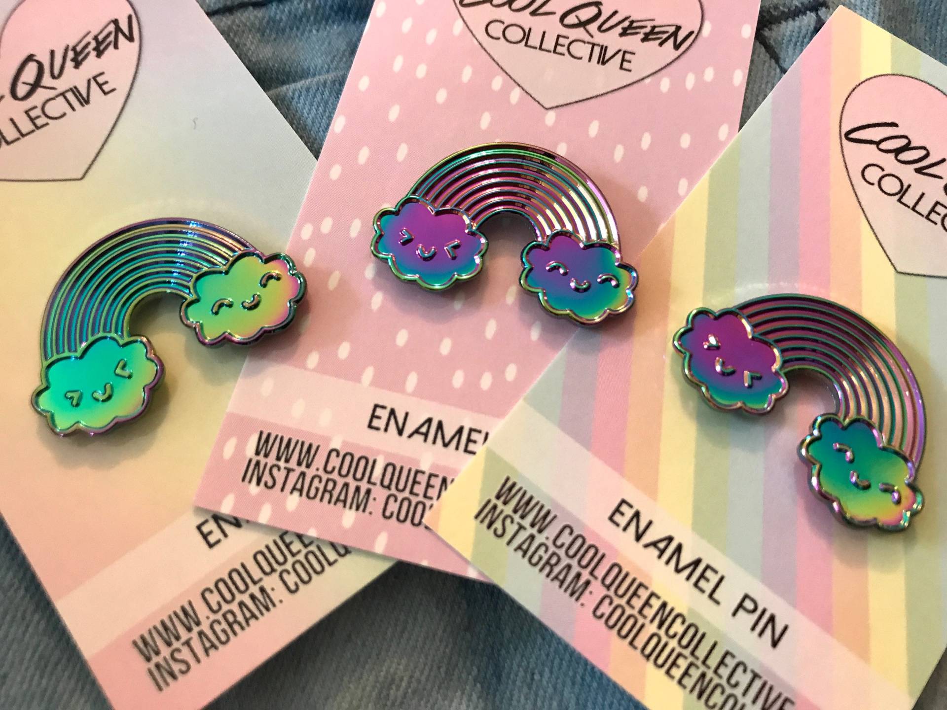 Glücklich Regenbogen Alle Metall Emaille Pin Glücklich Regenbogen Alle Metall Emaille Pin von CoolQueenCollective