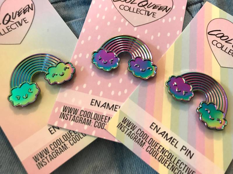 Glücklich Regenbogen Alle Metall Emaille Pin von CoolQueenCollective