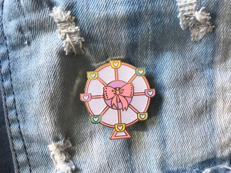 Riesenrad V. 2 Emaille Pin Riesenrad V. 2 Emaille Pin von CoolQueenCollective