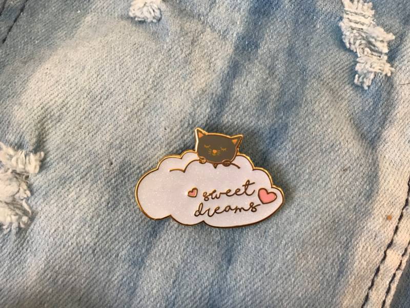 Süße Träume Katze Kitty Emaille Pin Süße Träume Katze Kitty Emaille Pin von CoolQueenCollective