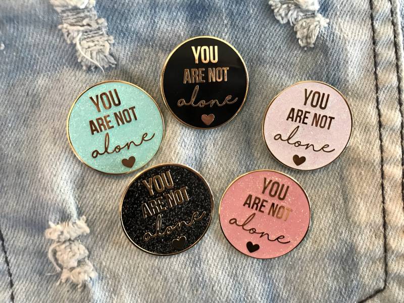 You Are Not Alone/Dear Evan Hansen Emaille Pin You Are Not Alone/Dear Evan Hansen Emaille Pin von CoolQueenCollective