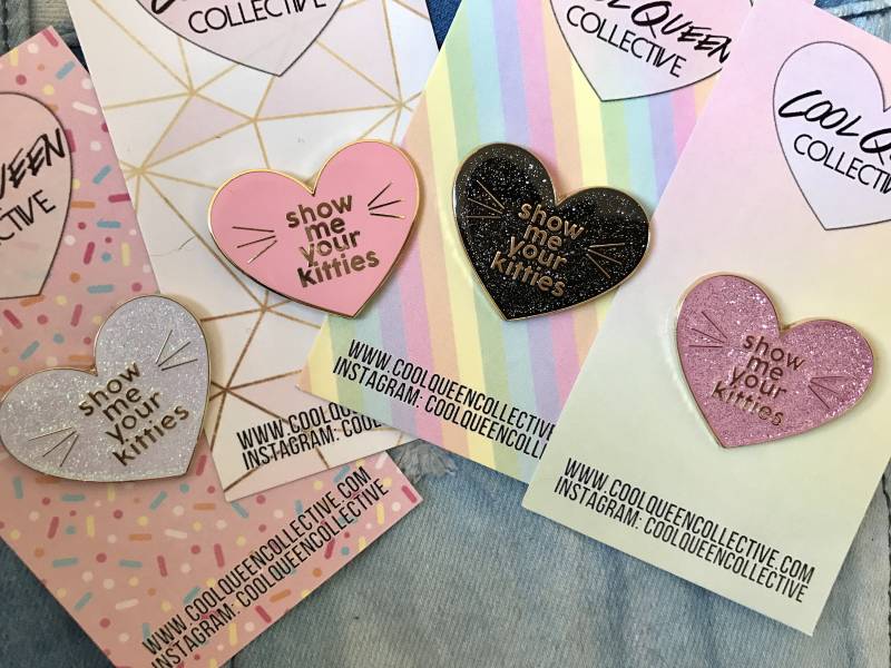 Zeigen Sie Mir Ihre Kitties Emaille Pin von CoolQueenCollective