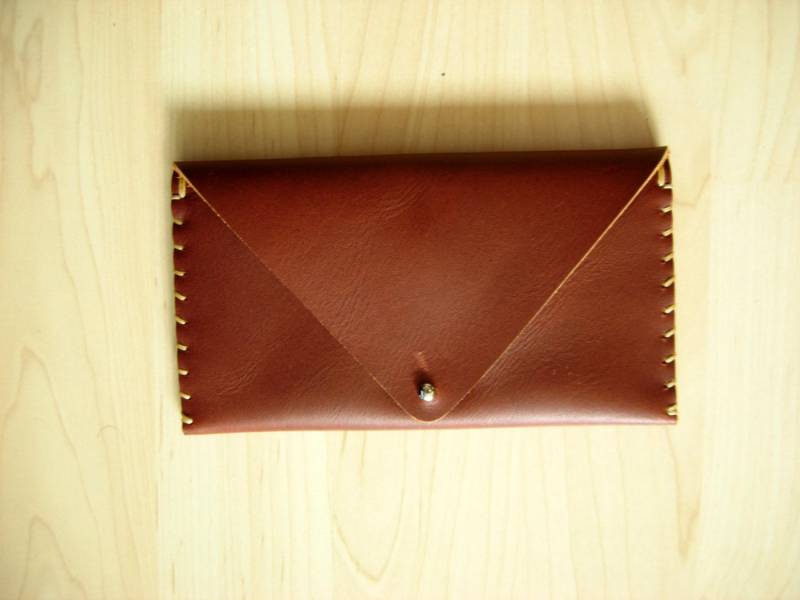 Handgenähte Iphone Hülle Aus Leder Für Damen Handgenähte Iphone Hülle Aus Leder Für Damen von Cooleather