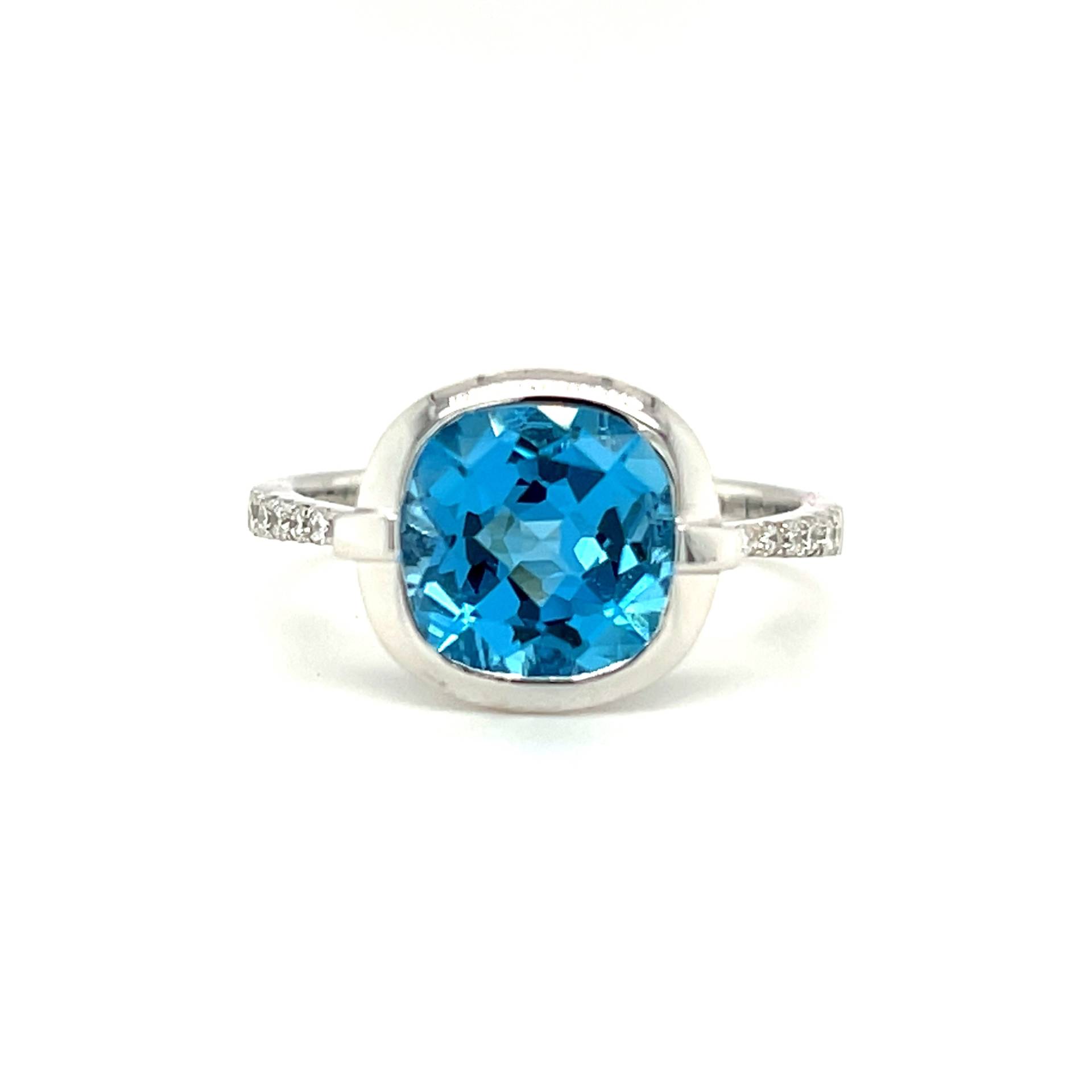 Gebrauchte 18Ct Weißgold Blau Topas Halbedelstein, Diamant Schultern, Ehering/Kleid Ring, Uk Markenzeichen, Größe K1/2 von Coolrocksjewellery