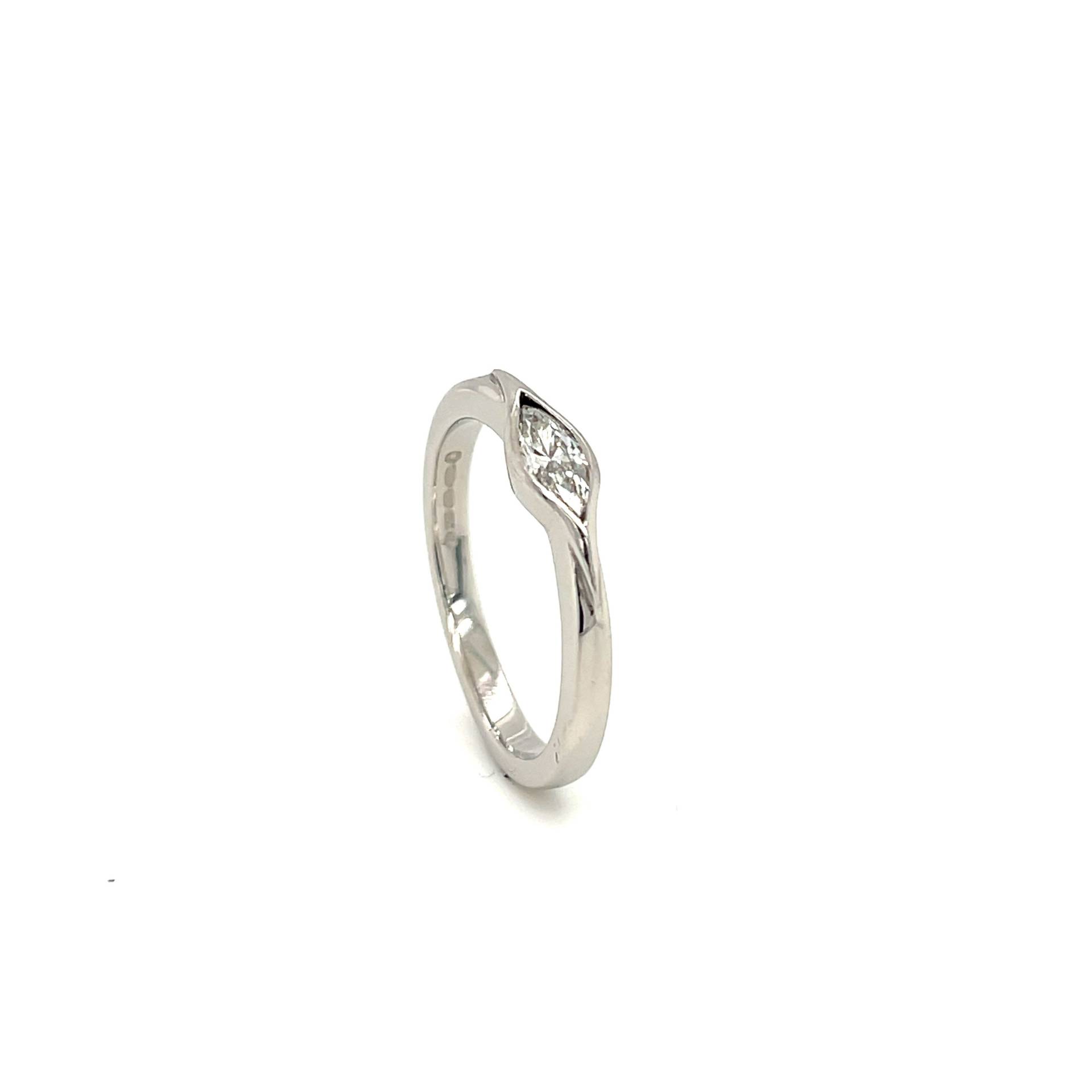 Vor-Besitze 18Ct Weißgold, Marquise Diamant Rub Über Einstellung, Verlobung/Kleid Ring, Eine Geschnitten 0, 26 Ct, Uk Hallmark, Größe J von Coolrocksjewellery