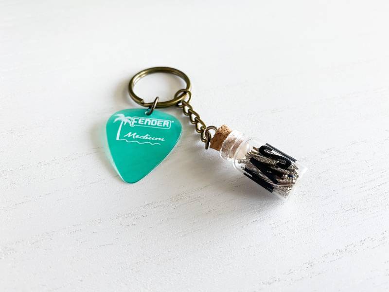 E-Gitarren Saite Schlüsselanhänger Geschenk Für Liebhaber Von Musikliebhabern von CooperAndCoNash