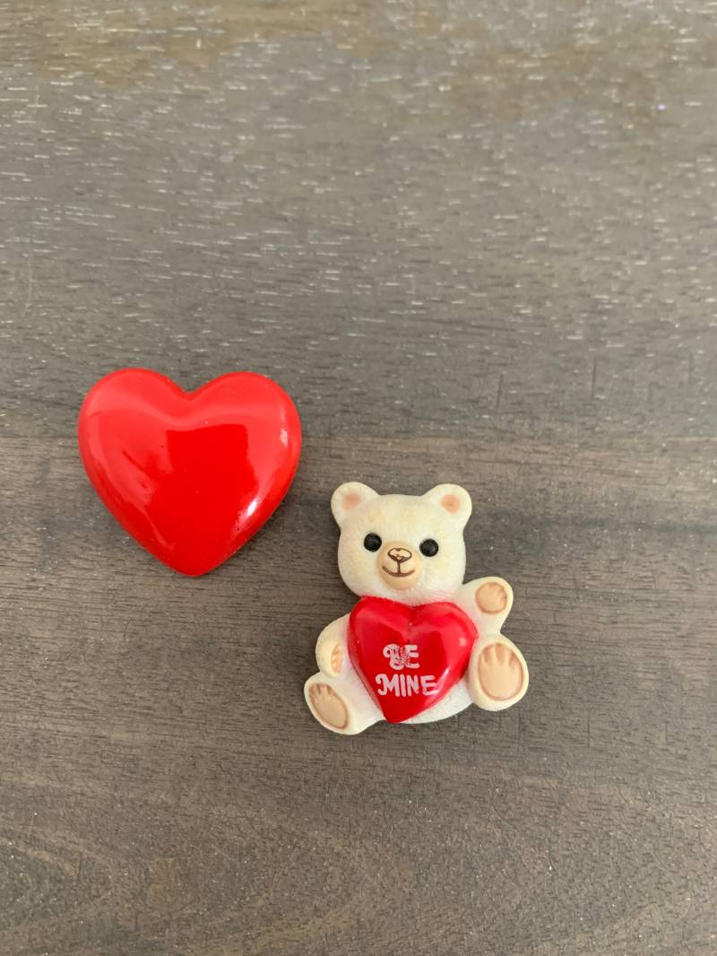 Vintage Hallmark Cards Valentine Pin - Pinbacks von RedbirdsCollectibles