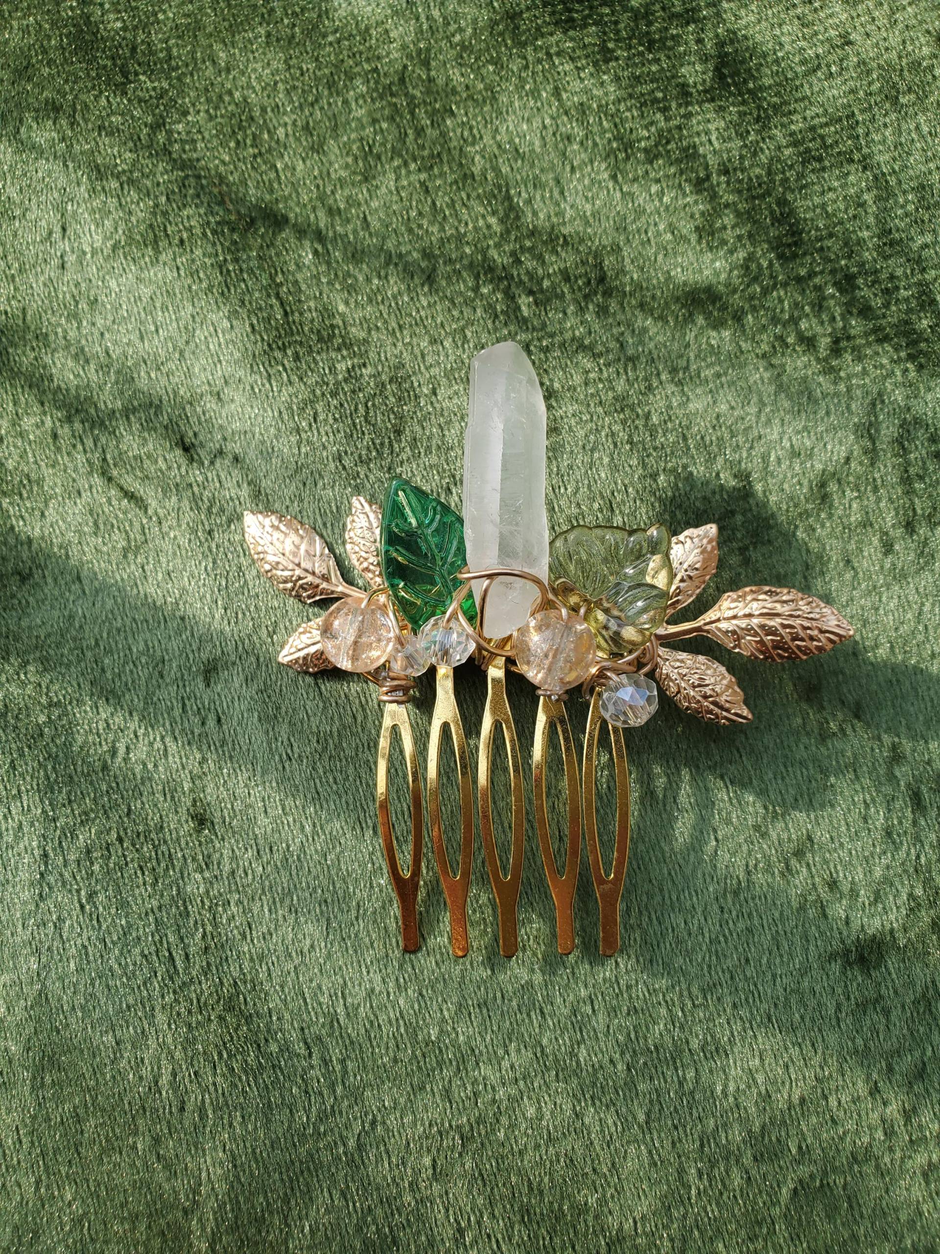 Kristall Kamm. Feenkern. Fantasie Schmuck. Bergkristall. Haarkamm. Hochzeit Accessoires. Braut Accessoire Kristall Kamm. Feenkern. Fantasie Schmuck. Bergkristall. Haarkamm. Hochzeit Accessoires. Braut Accessoire von CooperCreationsMKE