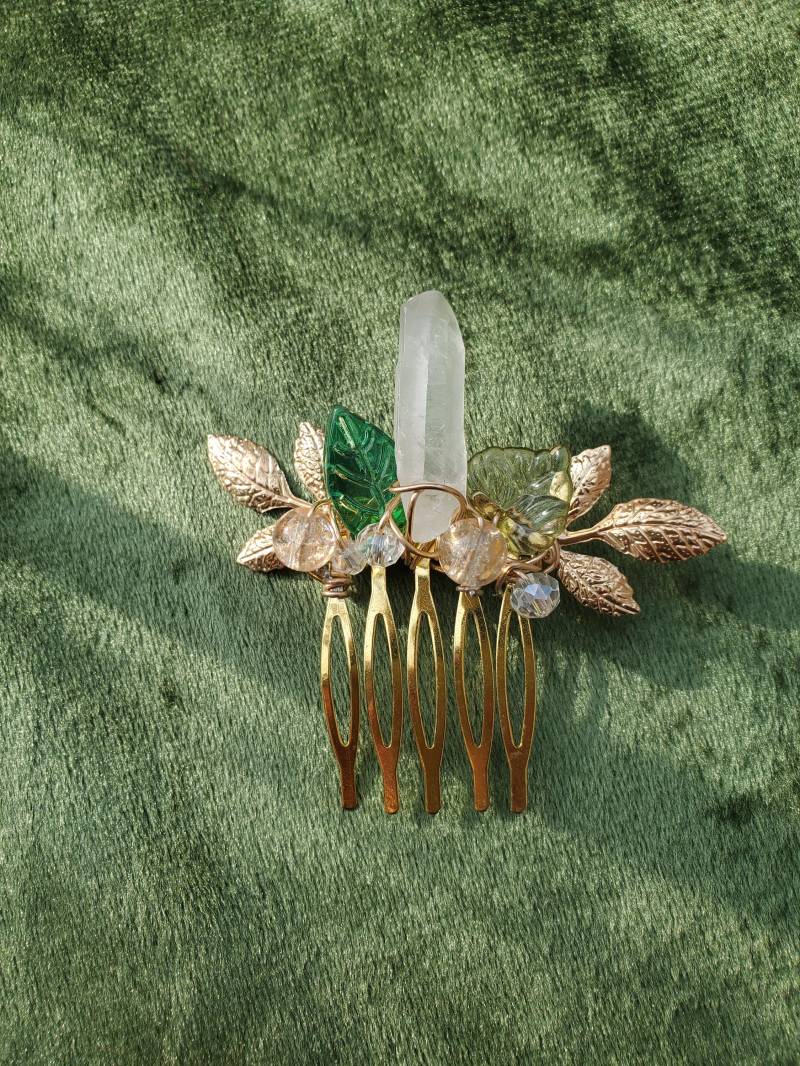 Kristall Kamm. Feenkern. Fantasie Schmuck. Bergkristall. Haarkamm. Hochzeit Accessoires. Braut Accessoire Kristall Kamm. Feenkern. Fantasie Schmuck. Bergkristall. Haarkamm. Hochzeit Accessoires. Braut Accessoire von CooperCreationsMKE
