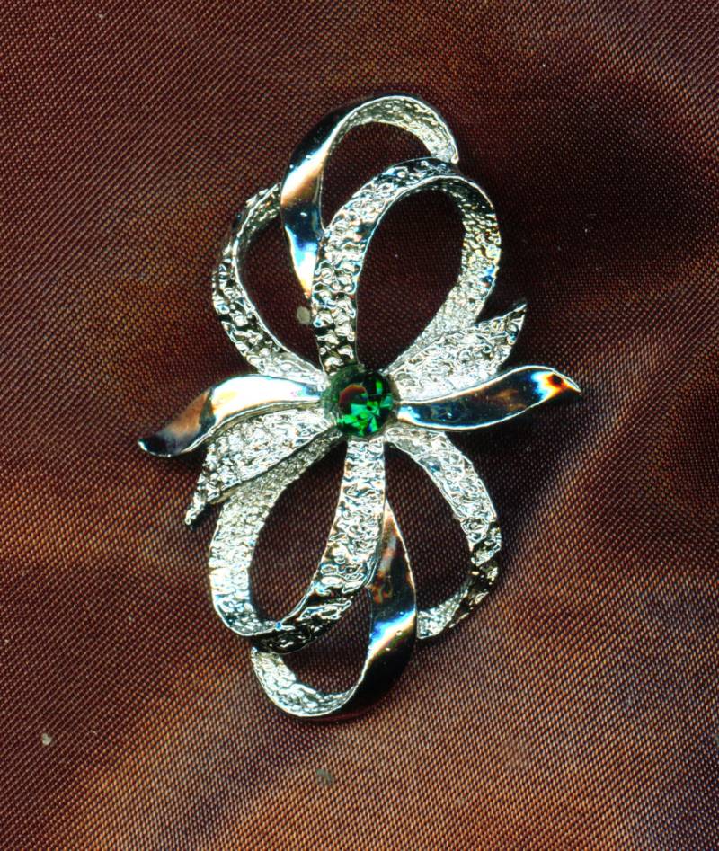 Gerry's Silver Bow Vintage Anstecknadel von CopiaDesigns