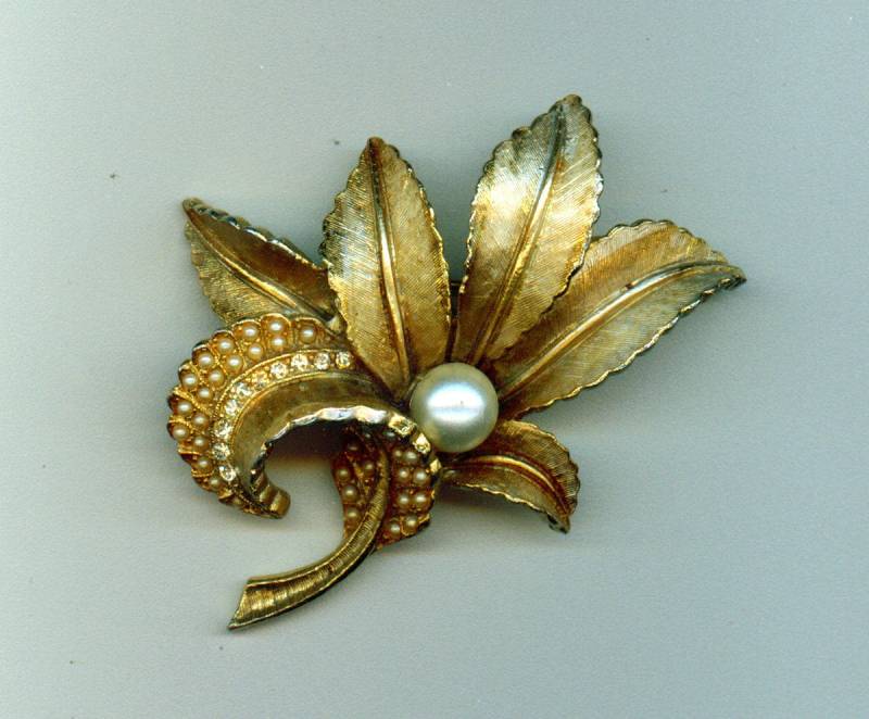 Vintage Art-Mode Brosche/ Pin von CopiaDesigns