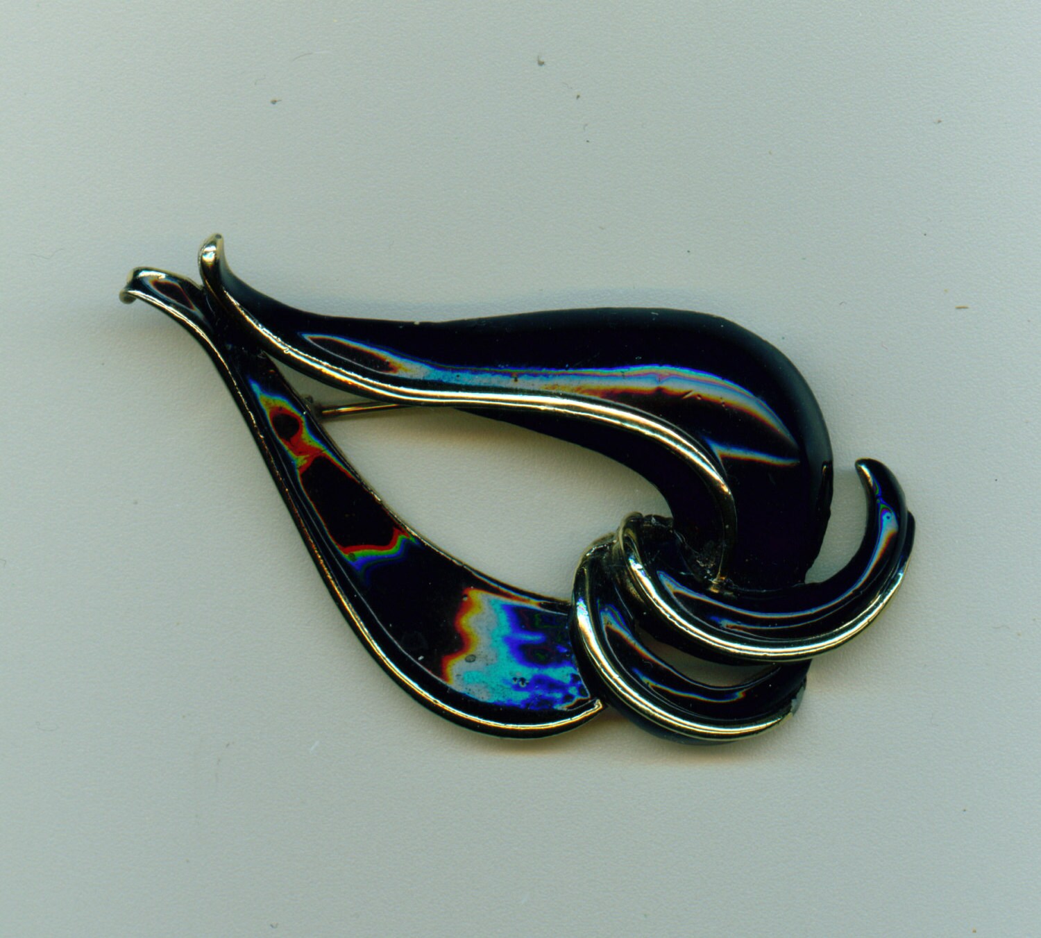 Vintage Schwarze Emaille Brosche von CopiaDesigns