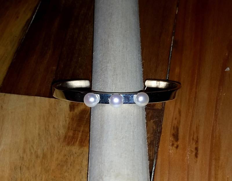 Weiße Perle Sterling Silber Manschette Armband Weiße Perle Sterling Silber Manschette Armband von CopiaDesigns