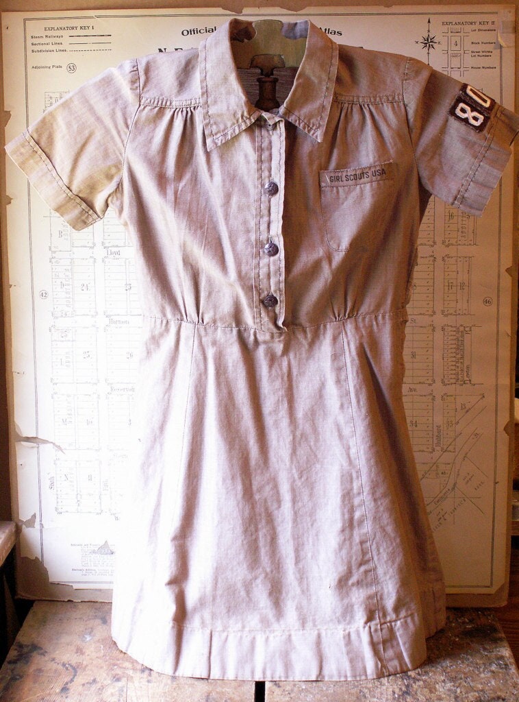 Vintage Brownie Girl Scout Uniform - Mädchen Brown Zurück Zu Schulkleid Halloween-Kostüm von CopperAndTin