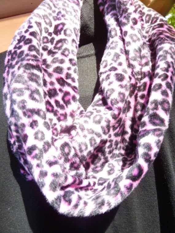 Rosa Cheetah Kunstpelze Infinity Schal, Soft, Schwarz, Tier, Unter 30 Geschenk, Etsy Kinder von CopperBugCompany