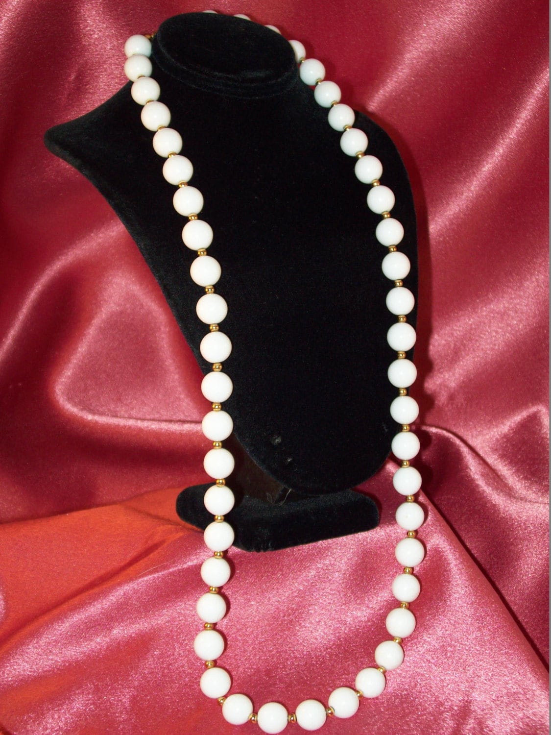 Vintage Faux Perle Und Gold Akzente Halskette von CopperCreekVintage