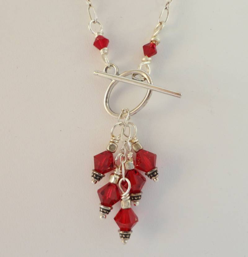 Cluster Halskette, Red Swarovski Cluster, Rot Baumeln, Verschluss Vorne, Geschenkidee, Hochzeit, Brautjungfern, Zierliche Sterling Silber Cluster Halskette, Red Swarovski Cluster, Rot Baumeln, Verschluss Vorne, Geschenkidee, Hochzeit, Brautjungfern, Zierliche Sterling Silber von CopperTulipDesigns
