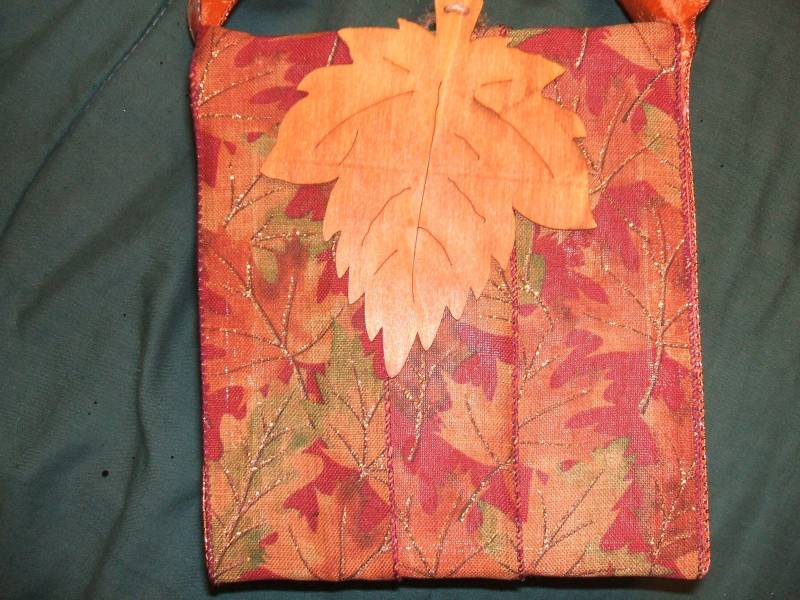 Herbst Ernte Zigarre Box Geldbörse. Ahorn Blätter Motiv, Ahornblatt Ornament Herbst Ernte Zigarre Box Geldbörse. Ahorn Blätter Motiv, Ahornblatt Ornament von Coppercourser