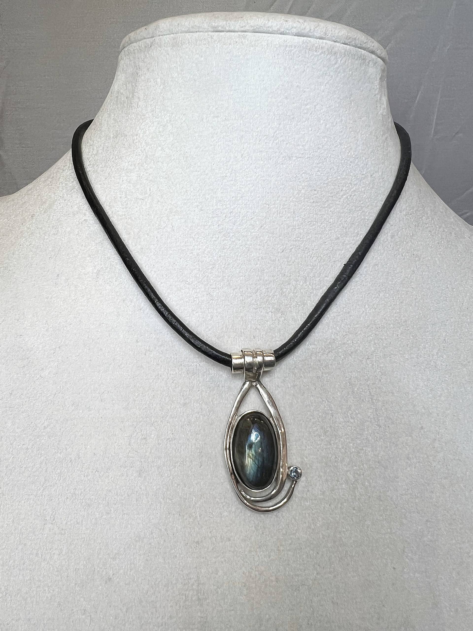 sterling Silber Labradorit Halskette Mit London Blue Topas sterling Silber Labradorit Halskette Mit London Blue Topas von CopperfoxGemsJewelry