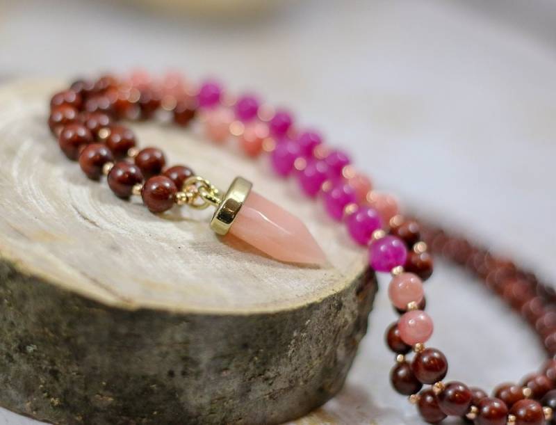 Rosenquarz Und Rosenholz Mala, Edelsteinperlen, Quarzspitze, Quarz Anhänger Rosenquarz Und Rosenholz Mala, Edelsteinperlen, Quarzspitze, Quarz Anhänger von CopperheadCurios