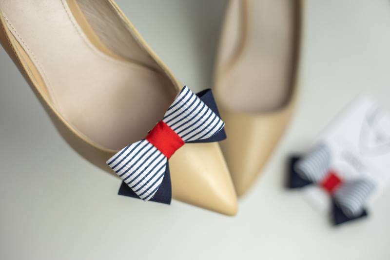 Handgefertigte Maritime Schuhclips Von Coquet, Labor Day Sale, Marineblaue Schuhschleife, Sommerschuhe, Marinestreifen Sommerschuhclips Handgefertigte Maritime Schuhclips Von Coquet, Labor Day Sale, Marineblaue Schuhschleife, Sommerschuhe, Marinestreifen Sommerschuhclips von CoquetAccesories