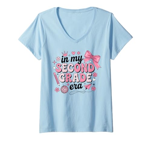 Damen In meiner zweiten Klasse: Coquette Bow Back to School Girls T-Shirt mit V-Ausschnitt Damen In meiner zweiten Klasse: Coquette Bow Back to School Girls T-Shirt mit V-Ausschnitt von Coquette Bow Second Grade Back to School Gifts