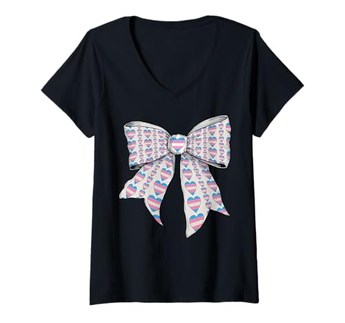 Damen Transgender Pride Trans Flag Herz LGBTQ Kokette Schleife T-Shirt mit V-Ausschnitt Damen Transgender Pride Trans Flag Herz LGBTQ Kokette Schleife T-Shirt mit V-Ausschnitt von Coquette Bow Transgender Pride LGBTQ Gifts