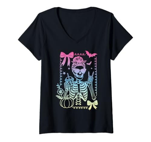 Damen Kokette Schleife Skelett Kaffee Pastell-Goth Hexenmädchen T-Shirt mit V-Ausschnitt Damen Kokette Schleife Skelett Kaffee Pastell-Goth Hexenmädchen T-Shirt mit V-Ausschnitt von Coquette Bows Boo-Jee Y2K Pastel Goth Witch Girls