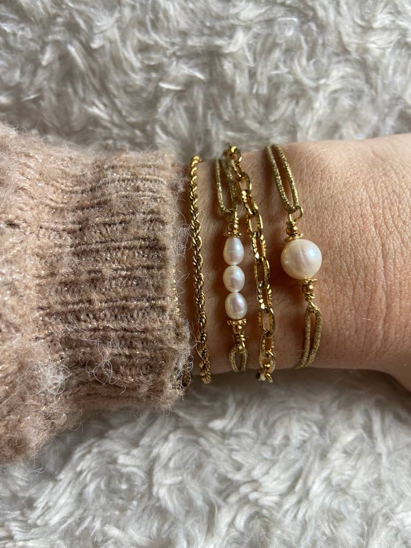Verstellbares Armband Mit Süßwasserperlen Und Stahlperlen von Coquillagetcobyalice