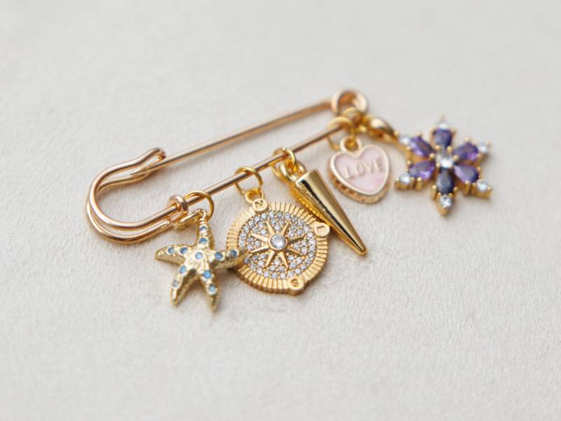 Custom Charm Brosche Für Keychain Handtasche Schmuck Rucksack Sneakers Schals Custom Charm Brosche Für Keychain Handtasche Schmuck Rucksack Sneakers Schals von CoralCharmLab