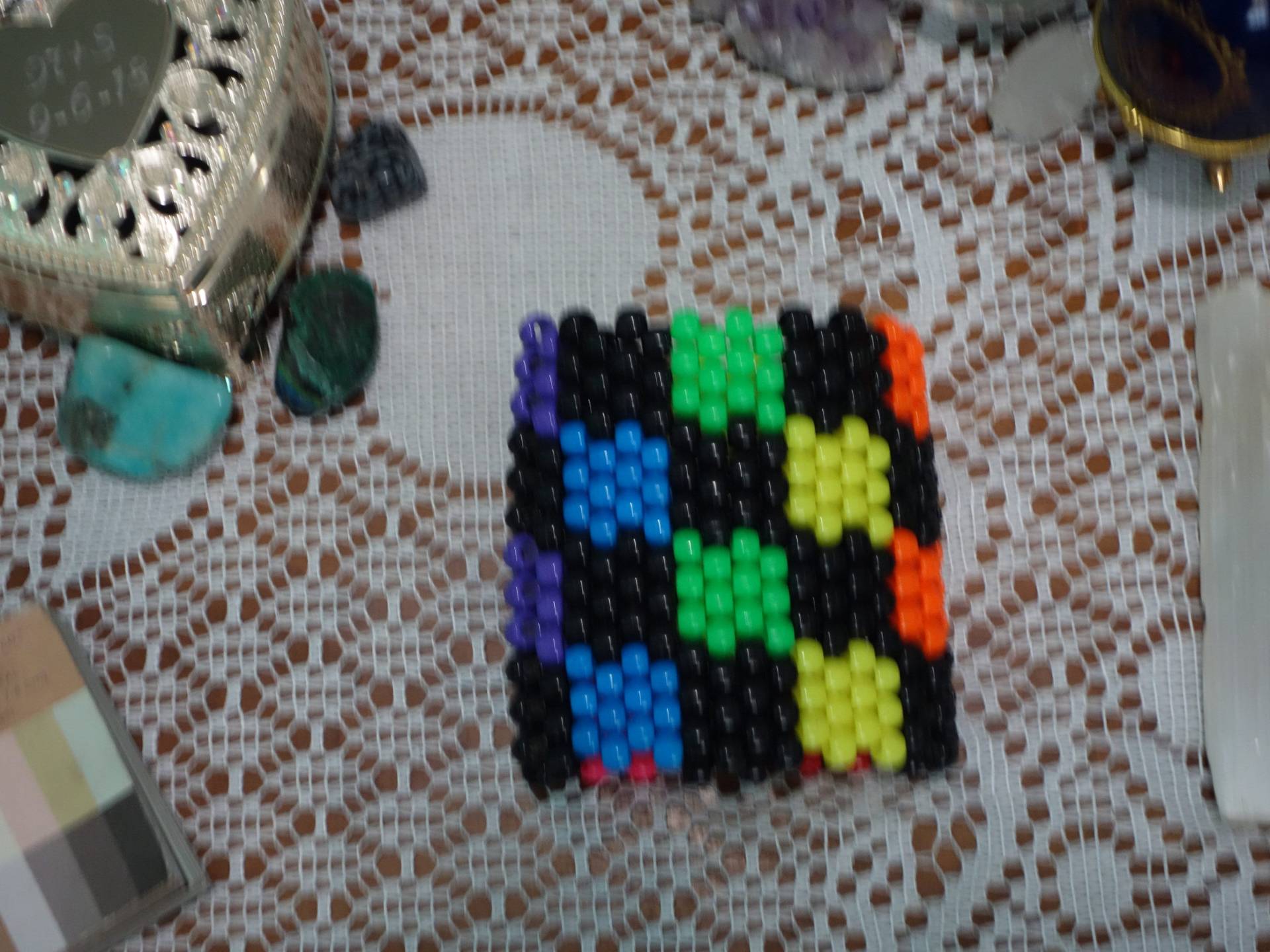 Raindbow Karierte Kandi Manschette Raindbow Karierte Kandi Manschette von CoralCrushCreations