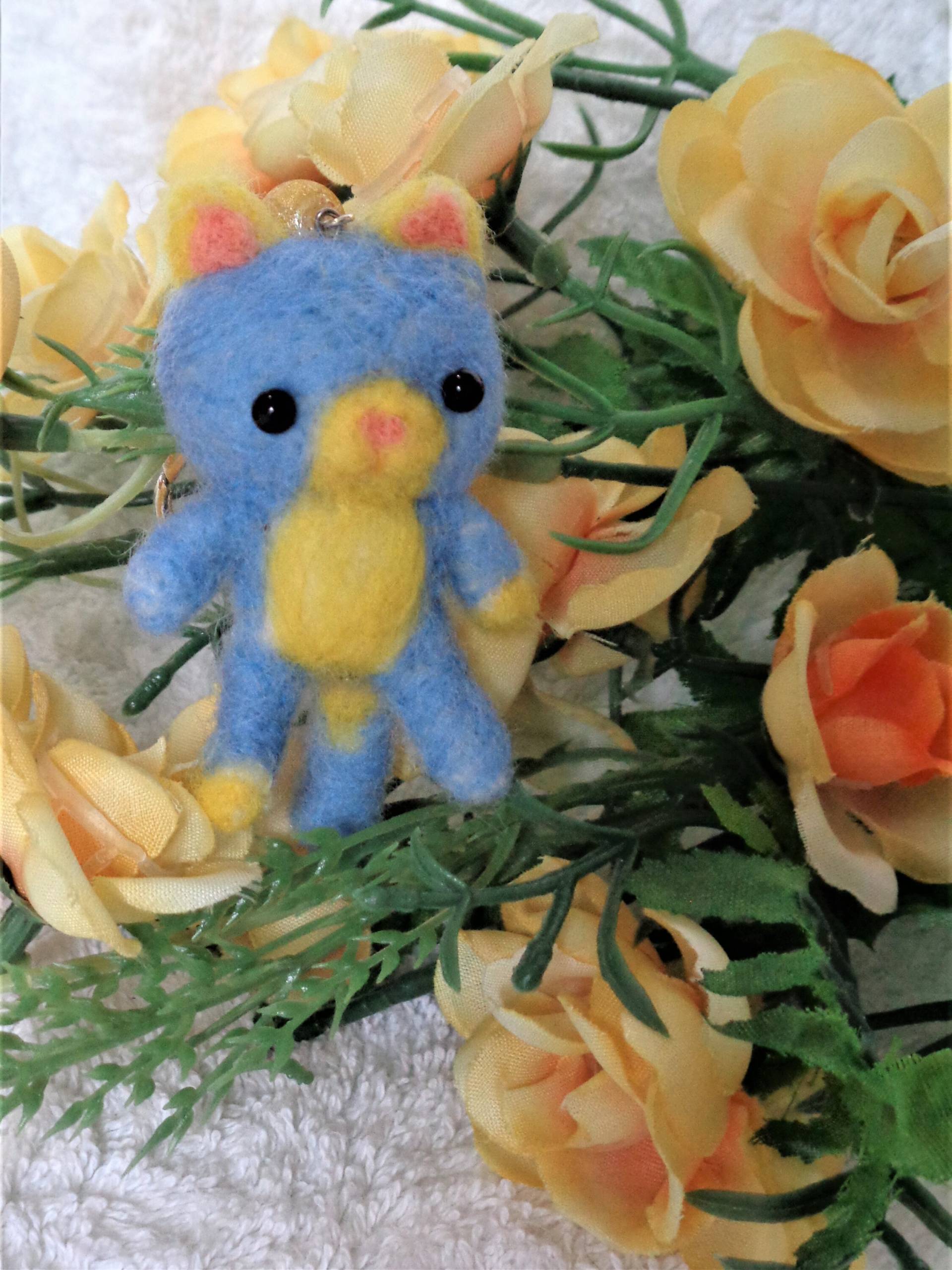 Blaue Und Gelbe Katze Schlüsselanhänger Blaue Und Gelbe Katze Schlüsselanhänger von CorcoranKitties