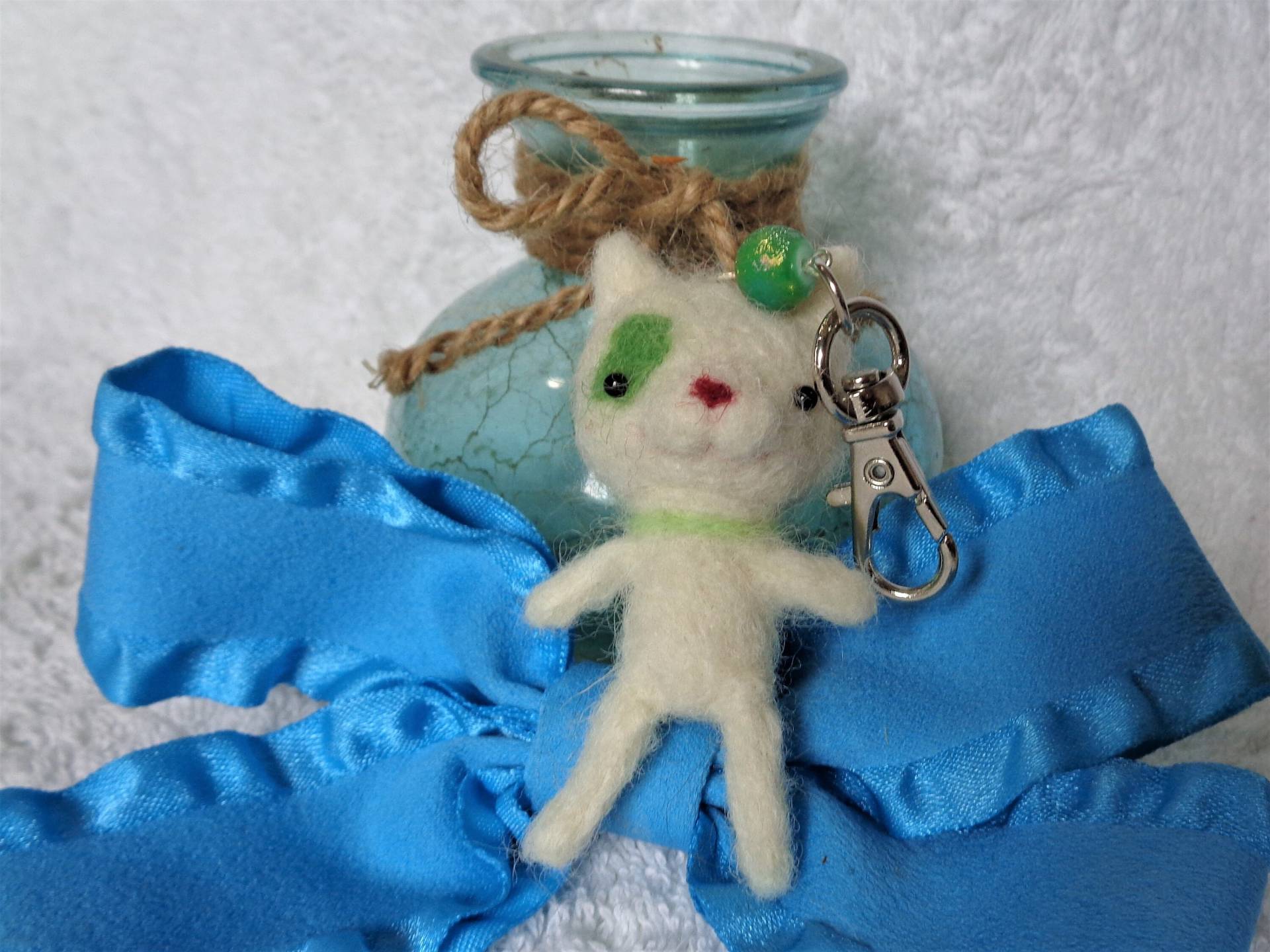 Weiße Und Grüne Kitty Schlüsselanhänger Weiße Und Grüne Kitty Schlüsselanhänger von CorcoranKitties