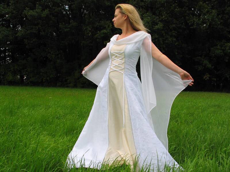 Brautkleid Hochzeitskleid Boho Mittelalter Brautkleid Hochzeitskleid Boho Mittelalter von CordeMicanteBraut