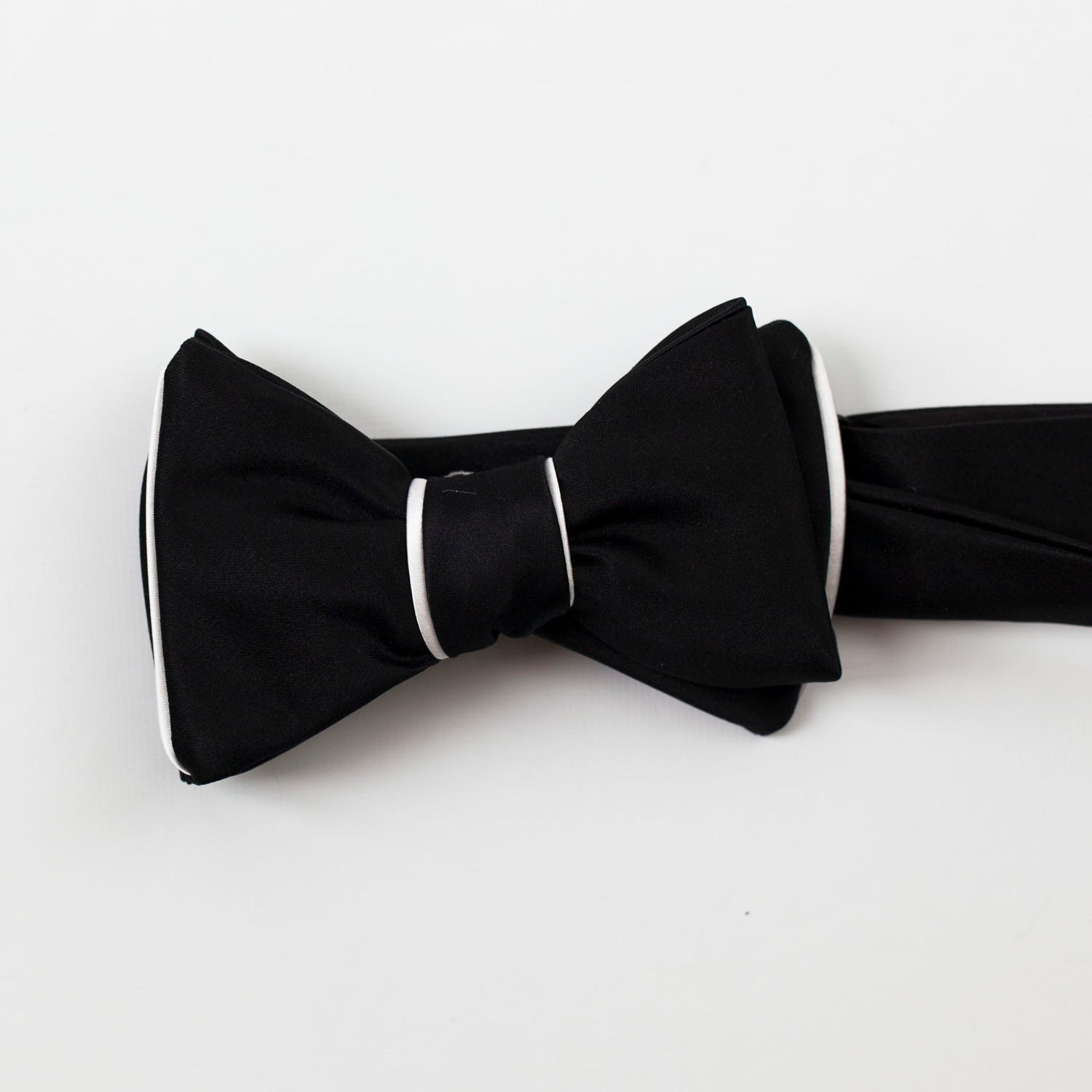 Great Gatsby Style Schwarz-Weiße Formelle Fliege Great Gatsby Style Schwarz-Weiße Formelle Fliege von CordialWeddings