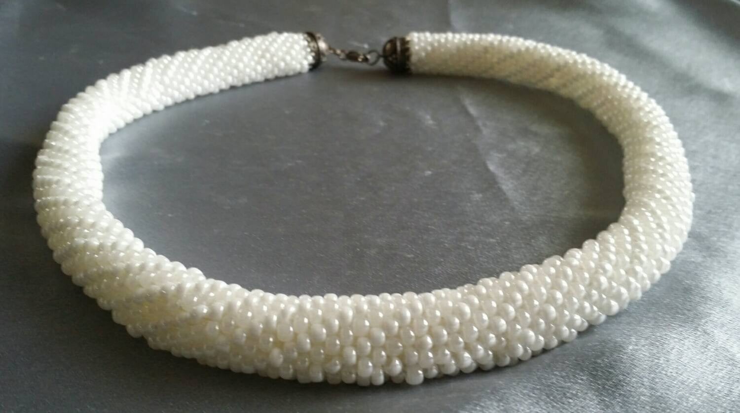 Gehäkelte Weiße Samenperlenkette Sterlingsilber-Verschluss, 60 cm Gehäkelte Weiße Samenperlenkette Sterlingsilber-Verschluss, 60 cm von CordochoreaCreations