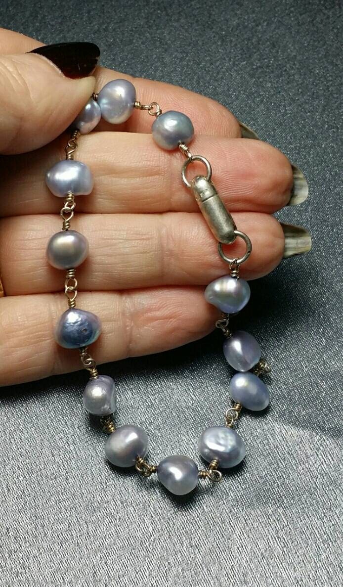 Perlen-Armband, Wire Wrap Sterling Silber & Silber-Blaue Perlen, Wunderschöner Perlglanz Ändert Sich Mit Licht | Art.1160 von CordochoreaCreations