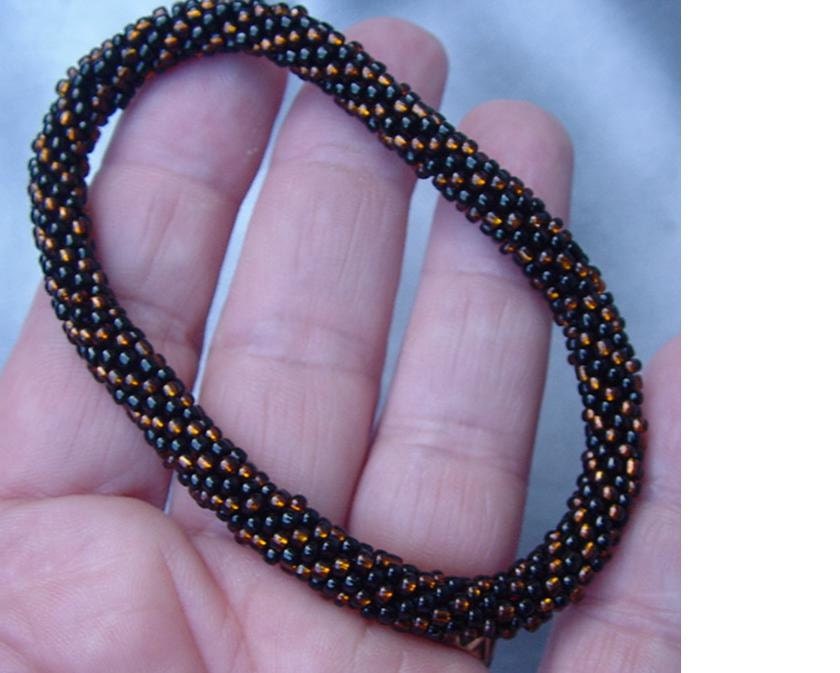 Seil Armband, Gehäkelte Perlenarbeiten, Kupfer & Schwarz Kleine Glasperlen. | #857 Seil Armband, Gehäkelte Perlenarbeiten, Kupfer & Schwarz Kleine Glasperlen. | #857 von CordochoreaCreations