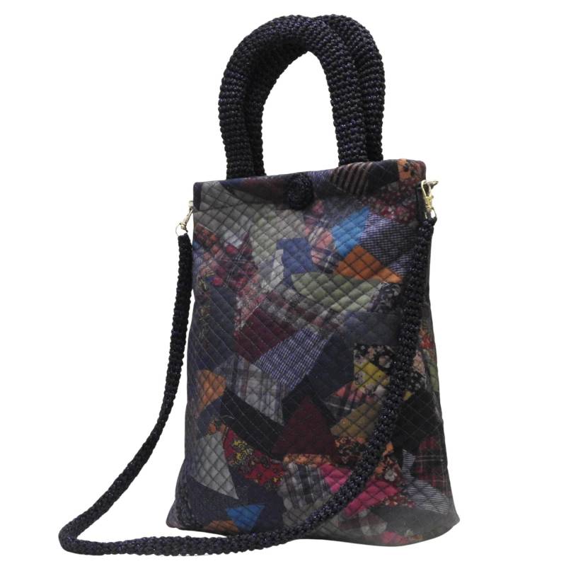 Handgemachte Patchwork Schultertasche Mit Netzüberzug | Boho Stofftasche Häkelgriff & Abnehmbarem Riemen Limitierte Edition von Coreexon