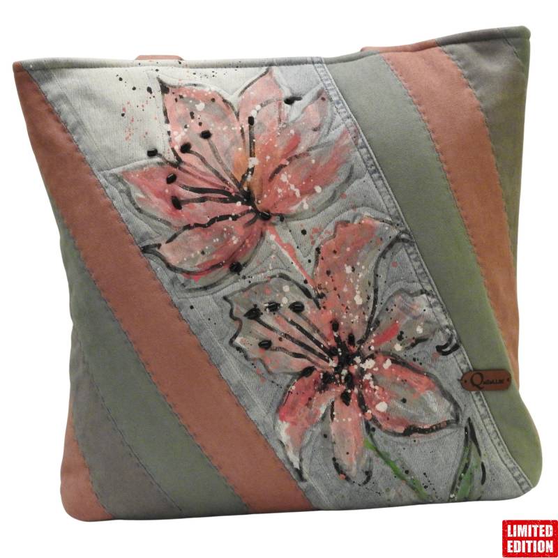 Handgemachte Schultertasche Mit Blumenmotiv - Perlendetails, Reißverschluss & Rückentasche von Coreexon