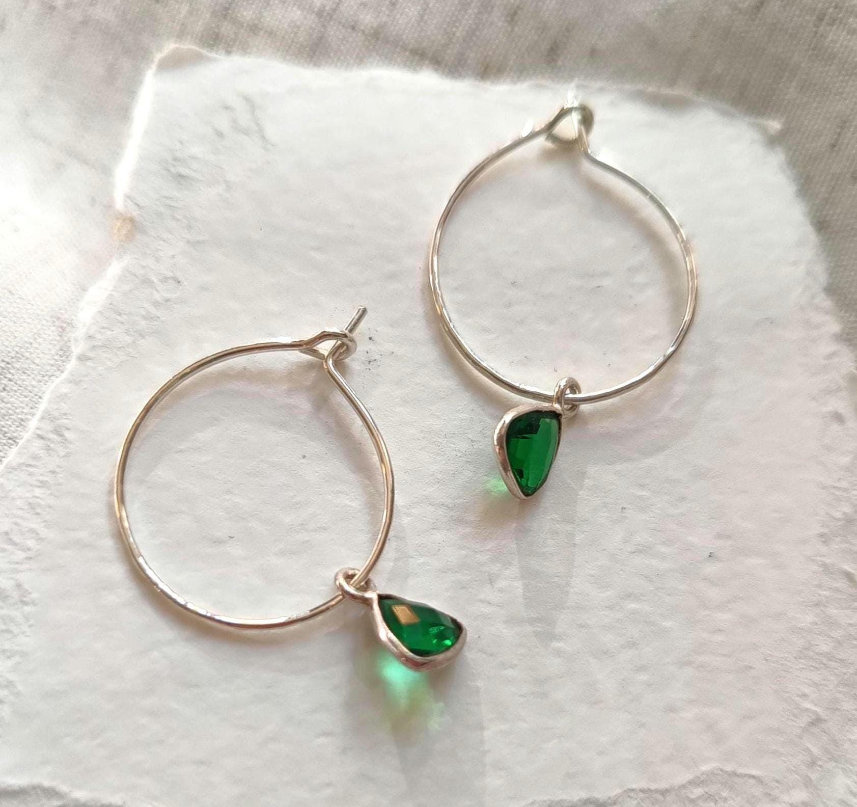 Creolen Aus 925 Silber Mit Facettierte Grüner Quarz -Anhänger 18 Mm Creolen Aus 925 Silber Mit Facettierte Grüner Quarz -Anhänger 18 Mm von CoresBijoux