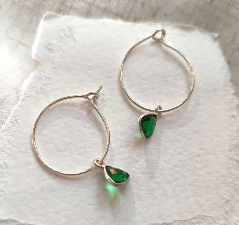 Creolen Aus 925 Silber Mit Facettierte Grüner Quarz -Anhänger 18 Mm Creolen Aus 925 Silber Mit Facettierte Grüner Quarz -Anhänger 18 Mm von CoresBijoux