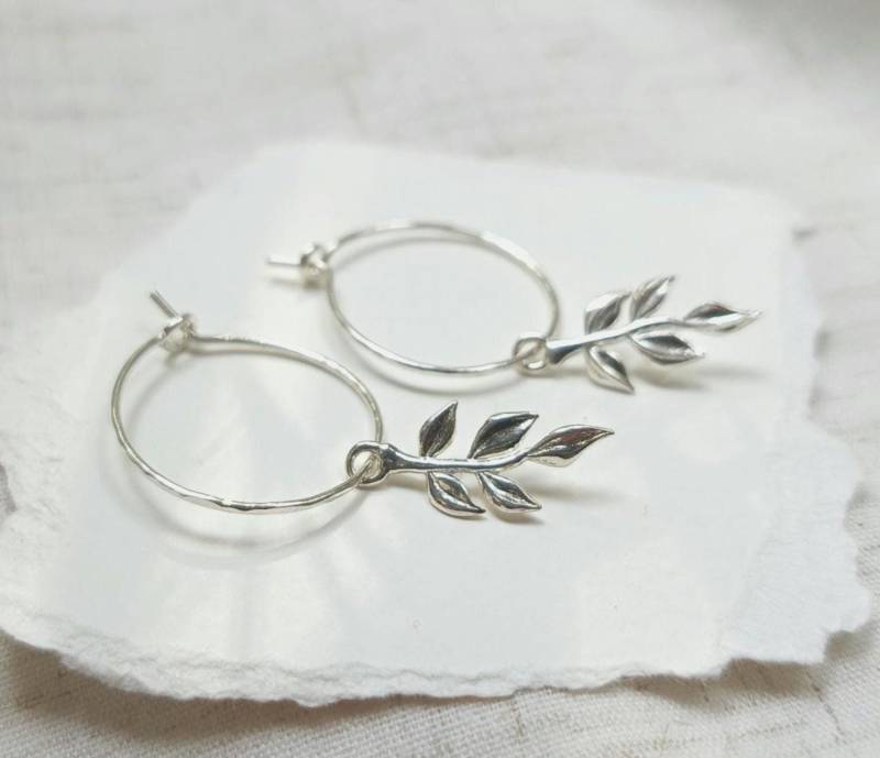 Gerhämmerte 925 Silber Creolen, Hängend Ohrringe Mit Blätter Anhänger, Zweig Nickelfrei Gerhämmerte 925 Silber Creolen, Hängend Ohrringe Mit Blätter Anhänger, Zweig Nickelfrei von CoresBijoux