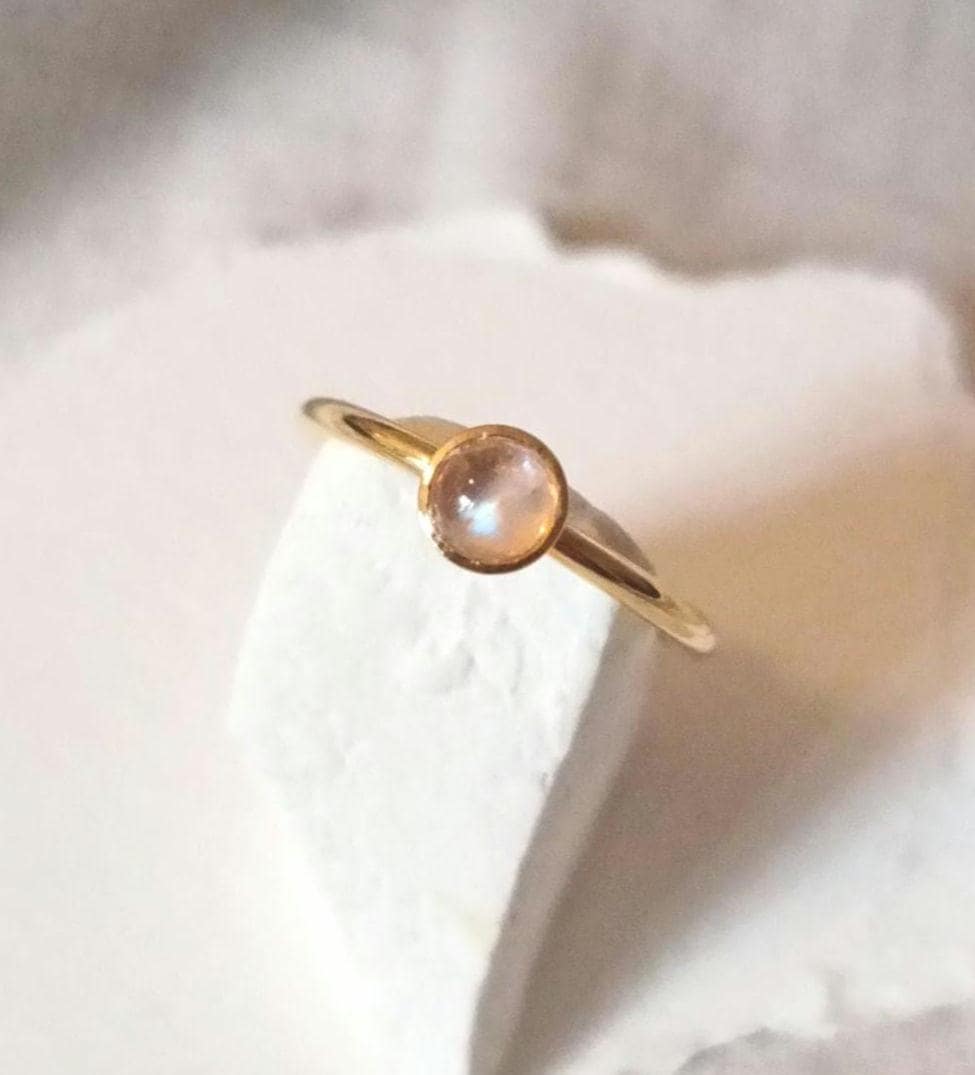 Mond Stein Ring, 925 Silber/24K Gold, 4mm Stein, Verstellbar Nickelfrei Mond Stein Ring, 925 Silber/24K Gold, 4mm Stein, Verstellbar Nickelfrei von CoresBijoux