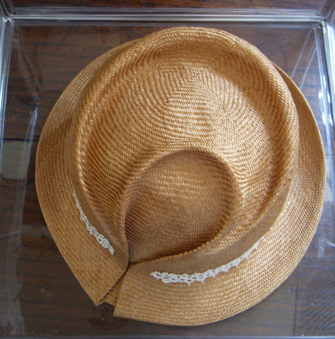 Istra-Hand Geformten 30Er Jahre Stil Cloche von CorinaHaywood